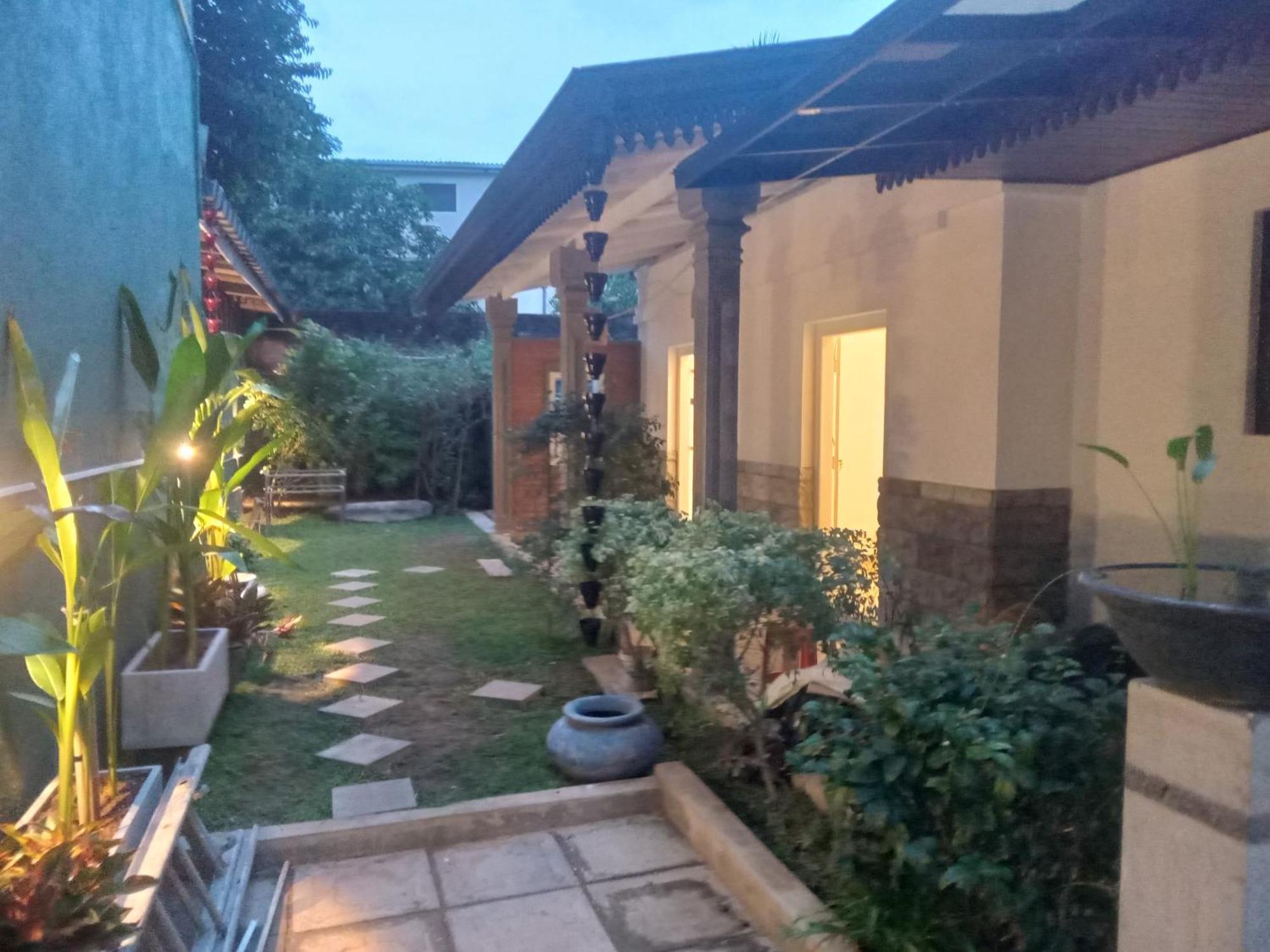 Thisu Villa Zuid-Dikwella Buitenkant foto
